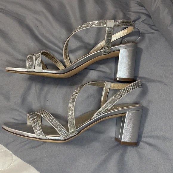 Naturalizer Vanessa Strappy Sandals Women's Shoes - Picture 10 of 10